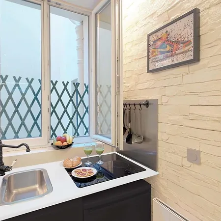 Bright Modern & Lovely Studio Close To Invalides & Eiffel Tower Apartment *